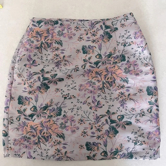 Zara/ Breathtaking brocade mini  skirt/ Gathered side/ Size US XS - Picture 6 of 15